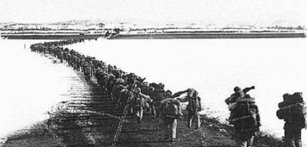 抗美援朝時期,中國人產生喝熱水的習慣,正是喝熱水拯救了一代人 抗美援朝時期,中國人產生喝熱水的習慣,正是喝熱水拯救了一代人