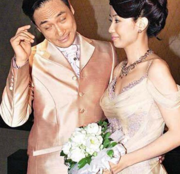 追光吧開播：扒8位感情專一的哥哥們，8位嫂子齊亮相，顏值差距大