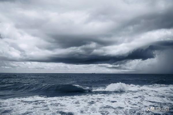 月亮是怎麼引起地球上海洋潮汐的