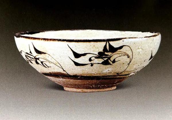 紀年銘文-明磁州窯褐地劃“永樂貳拾壹年”花卉紋梅瓶影象研析