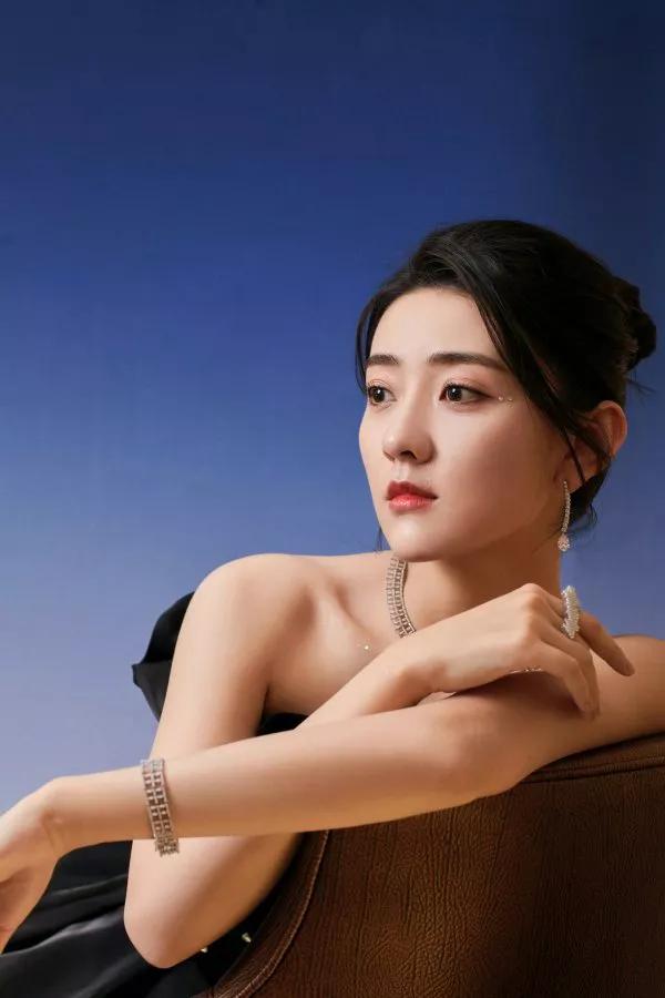 梁潔兩種風格的連衣裙，各有各的美，氣質溫文爾雅真是太美了