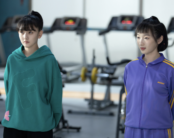 “撞臉”周冬雨，曾因代班謝娜被罵，她新劇搭檔宋祖兒有望走紅