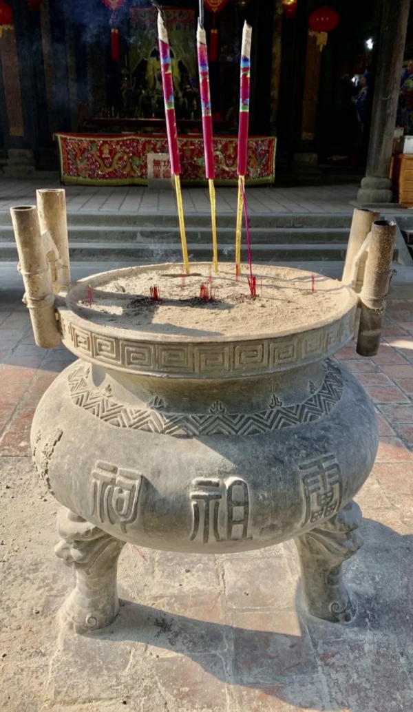 雷州有座千年古祠，全國罕見的五代石人石狗