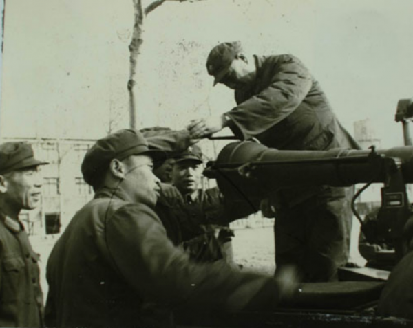 得知越軍活捉張萬年，43軍長急電127師部，張萬年怒道：胡說八道