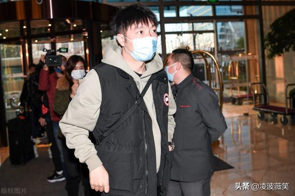 國足報到高畫質:戴偉浚首次亮相,蒿俊閔身著紅裝,韓佳奇潮味十足 國足報到高畫質:戴偉浚首次亮相,蒿俊閔身著紅裝,韓佳奇潮味十足