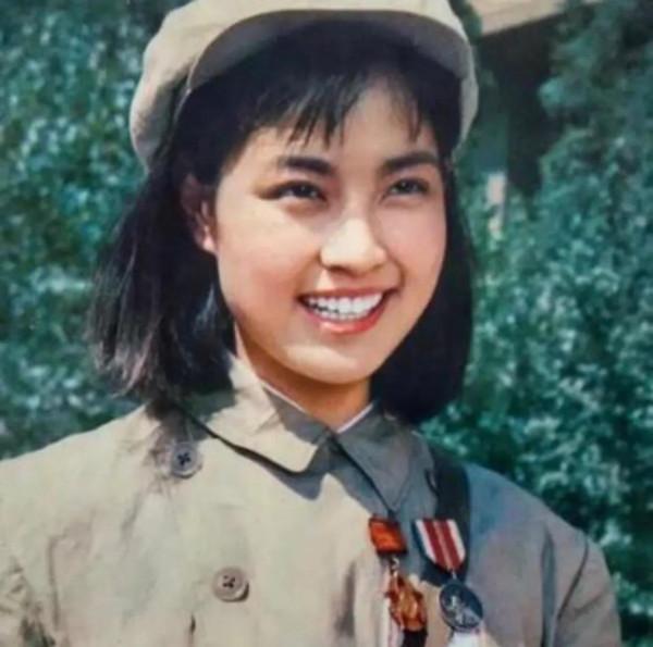 整容老去和自然老去的區別？4對同齡昔日貌美女星，如今差別驚人