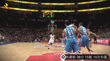 CBA迎來第一位下課主帥 青島外援威爾斯抵滬 易建聯下一場有望出戰 CBA迎來第一位下課主帥 青島外援威爾斯抵滬 易建聯下一場有望出戰