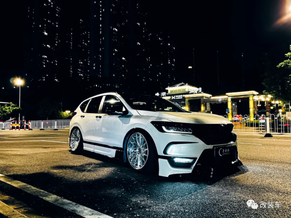 再加10萬塊本田皓影也很帥，自己開模做套件玩姿態