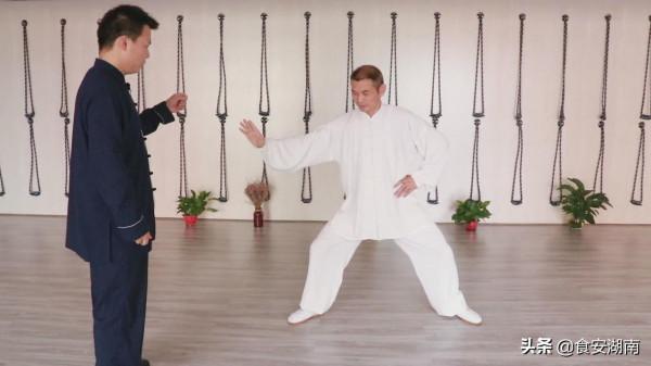 太極拳中的防守反攻——太極雲手，貼近實戰中是怎樣施展的？