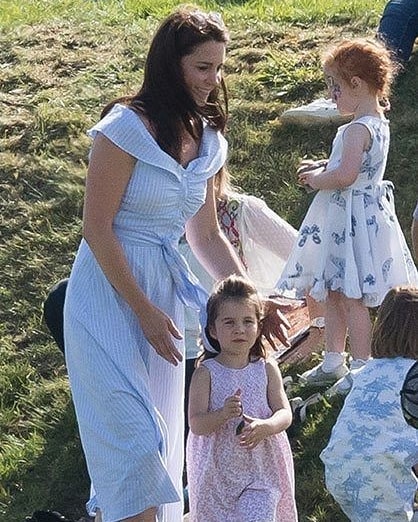 劍橋三寶趣事記！愛和表兄妹瘋玩笑鬧，3歲路易王子是快樂捧場王