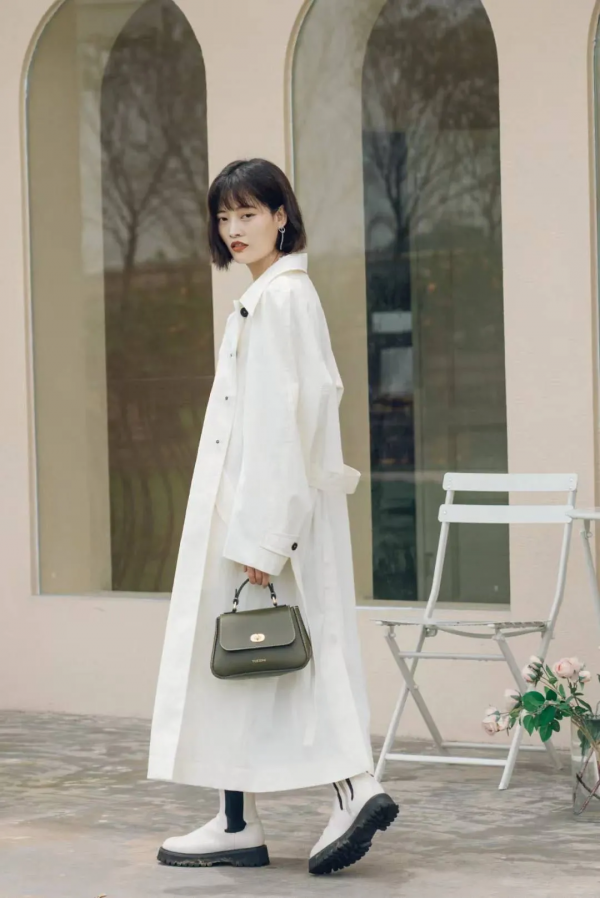 現在的品牌怎麼回事,這衣服也能賣2千? 現在的品牌怎麼回事,這衣服也能賣2千?