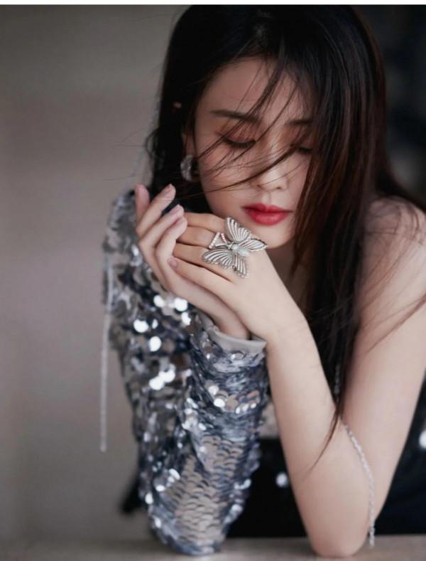 白鹿，不管是古裝還是現代造型，一樣都是如此迷人惹人愛