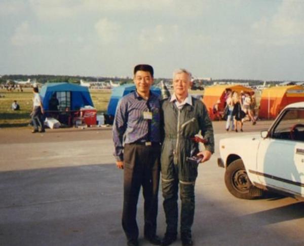 2018年林虎將軍病故北京，遺物除了手槍匕首飛行裝具，另有結婚照