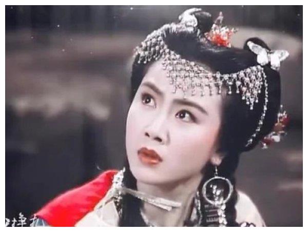 異域扮相驚豔的古裝美人,只服這8位,辨識度高不說還靈氣逼人 異域扮相驚豔的古裝美人,只服這8位,辨識度高不說還靈氣逼人