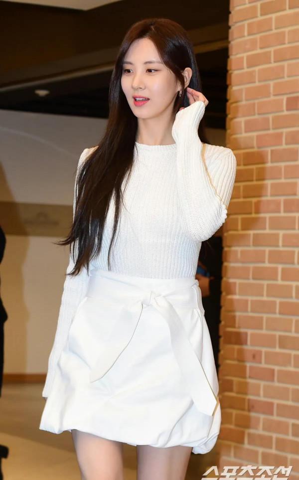 藝名徐賢1991年出生於韓國首爾,韓國女歌手、演員、主持人 藝名徐賢1991年出生於韓國首爾,韓國女歌手、演員、主持人