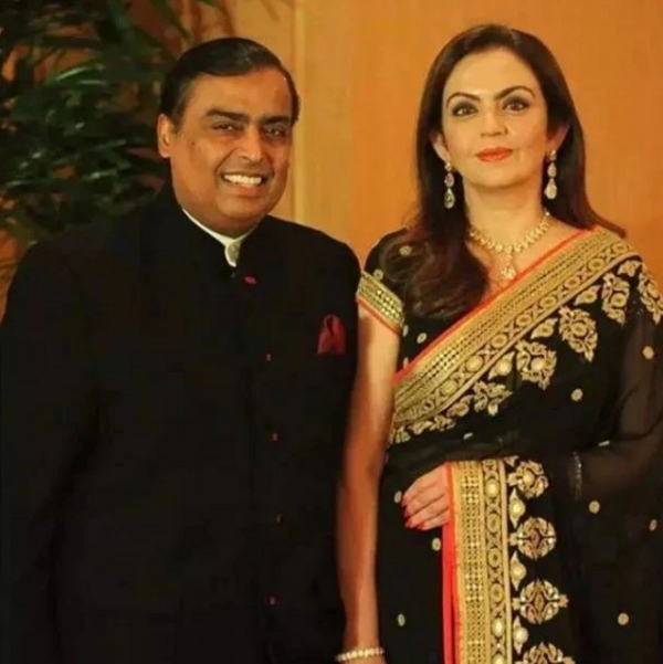 印度首富老婆：10萬的鞋穿一次就扔，用3億的手機住70億的豪宅