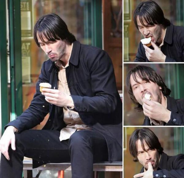 基努李維單身18年找到真愛，依偎在女友肩頭，活得簡單的人更幸福