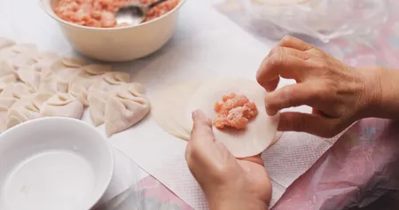現包現賣的餃子裡，藏著一個千億風口？