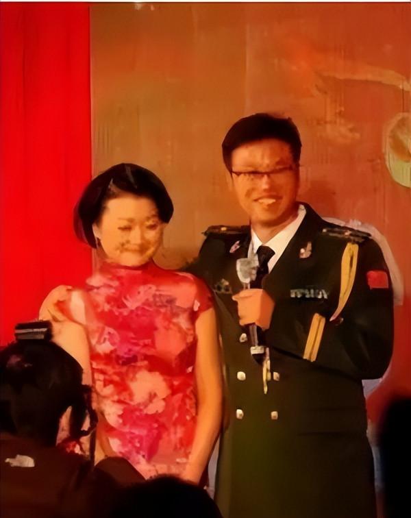 王迅：成名後拋棄髮妻，把90後嬌妻寵成寶，前妻“紅了”，他糊了