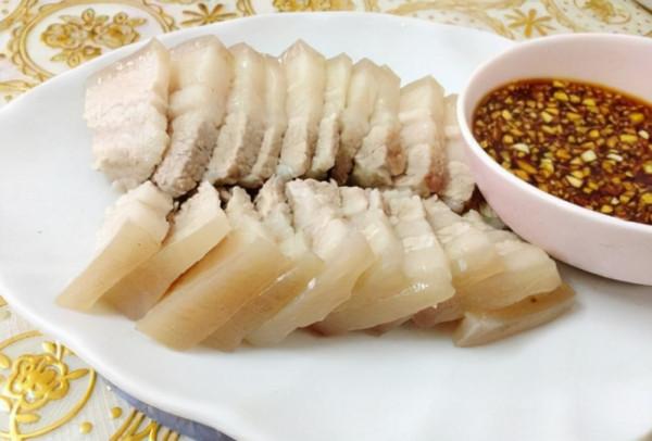 夏天，吃上一道好吃的涼拌白切肉真舒服