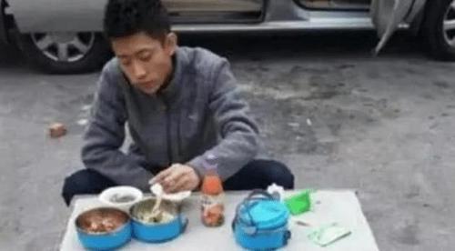 演員片場怎麼吃飯 看完你就知道當演員的不易了……