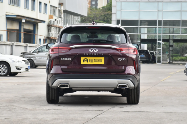 售價35.08萬 英菲尼迪QX50 2.0T兩驅時尚版表現怎麼樣？