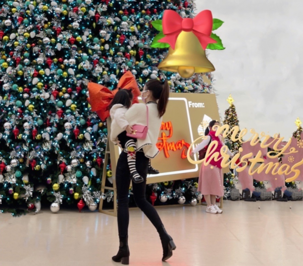 天王嫂方媛曬帶娃日常！攜倆女兒參加活動，郭富城陪伴妻兒坐纜車