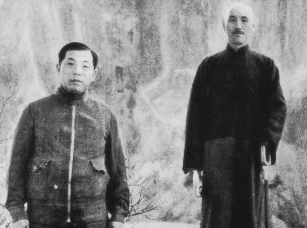 1975年蔣介石的追悼會上，一老者留下16字輓聯，隨後揚長而去