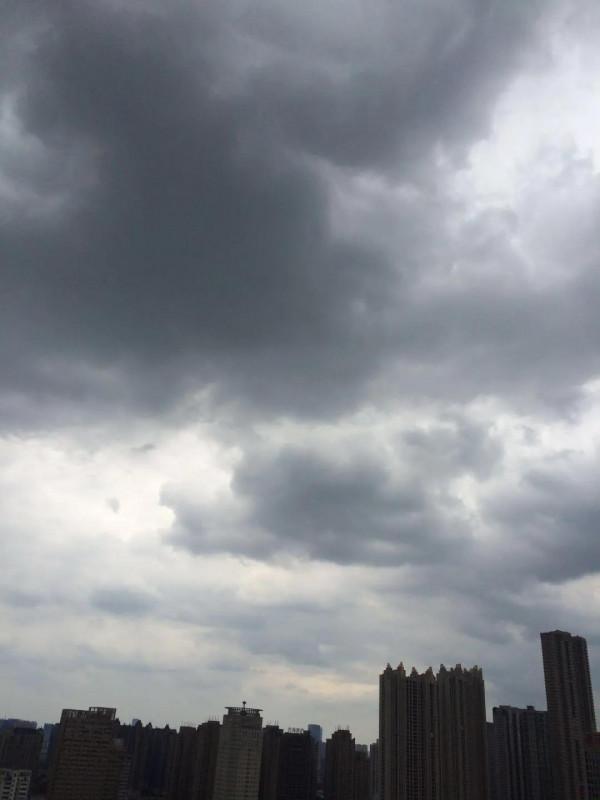 《七言詩》觀雲理。對聯：雲富精神自有心，擋馬行天為蹈興；水豐