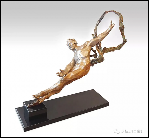 斯諾登從一塊泥引發的啟迪 斯諾登從一塊泥引發的啟迪