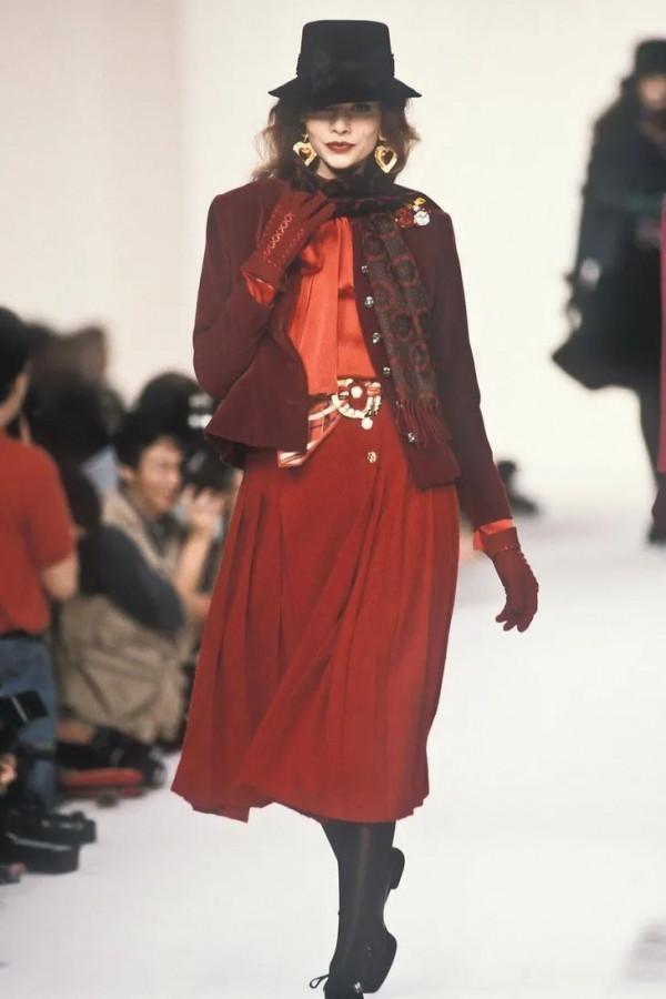 朱珠曬全家福,她的金耳環好搶鏡 朱珠曬全家福,她的金耳環好搶鏡