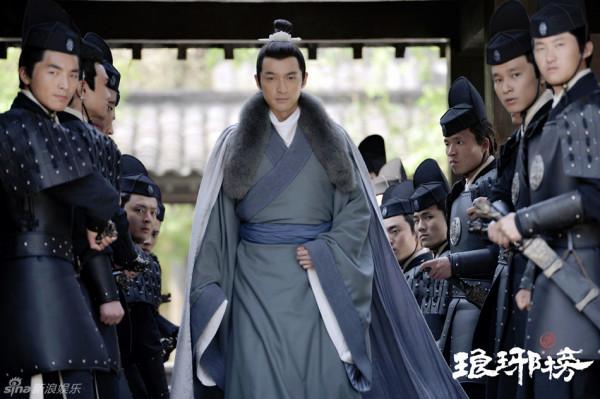 李易峰藍色波浪頭都挽不回收視率?古偶劇就只能是這個水平? 李易峰藍色波浪頭都挽不回收視率?古偶劇就只能是這個水平?