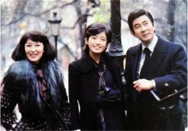 宇津井健的曠世戀：愛妻患病40年不離不棄，83歲去世當天娶了初戀