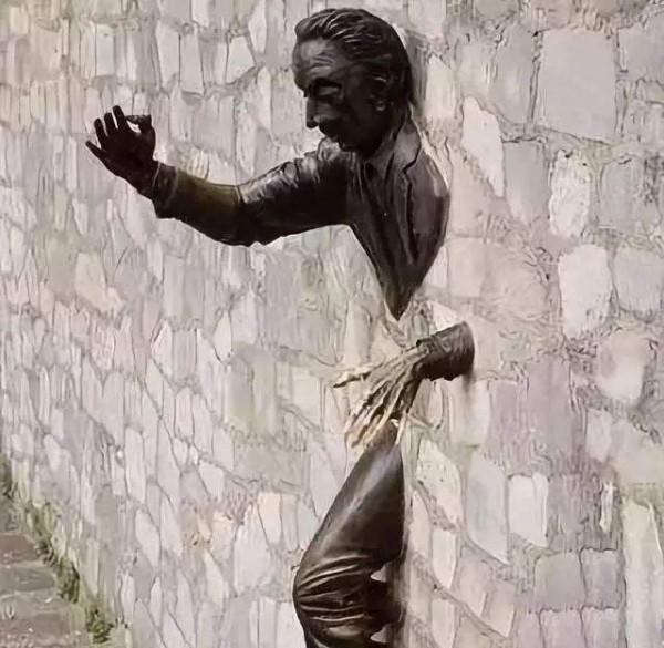 一個固體是否能以某種方式穿越另一個固體而自由移動？（上）