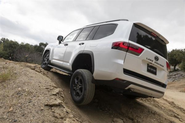 開全新陸地巡洋艦去越野實戰，日本市場買車排隊2年起