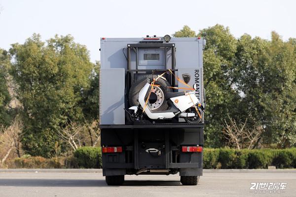 實力比肩進口MAN，實拍國內重卡傑出代表之羅曼威爾德越野房車