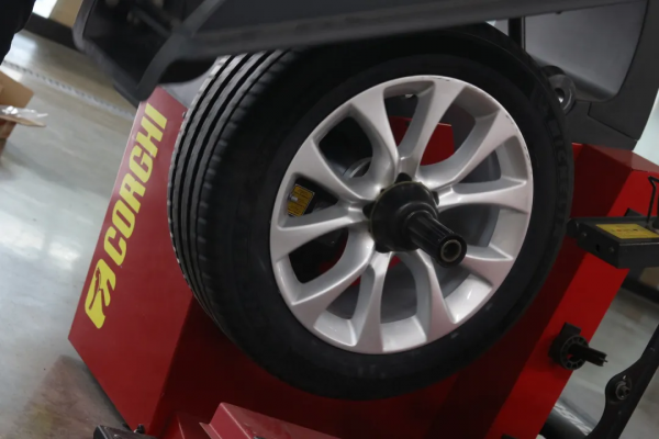 翻新“破爛不堪”的寶馬X5,車主硬是把X5當拖拉機開了7年 翻新“破爛不堪”的寶馬X5,車主硬是把X5當拖拉機開了7年