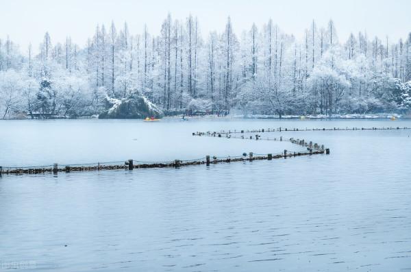 新疆的雪美不勝收
