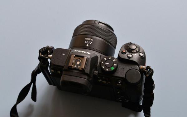 尼康尼克爾 Z 40mm f/2開箱，做工用料普通，掛機佳選