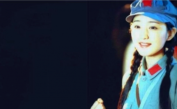 無法重拍瞬間：擁抱張國榮的全智賢，路邊啃甘蔗的李小龍