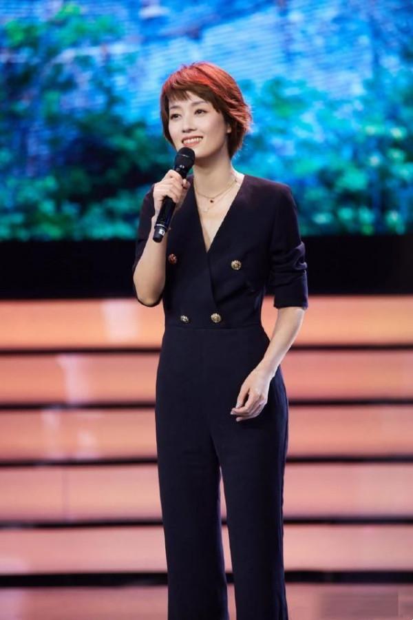 看了穿連體褲的馬伊琍才知道,原來紅毯上不穿禮服,也可以很時尚 看了穿連體褲的馬伊琍才知道,原來紅毯上不穿禮服,也可以很時尚