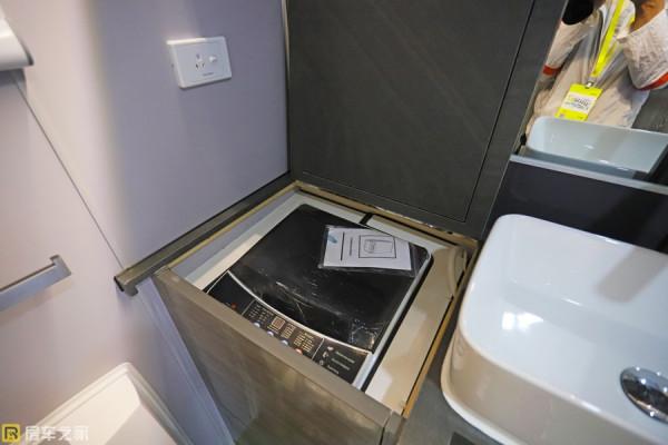 豪華內飾越野配置，黑系HQ19越野拖掛房車