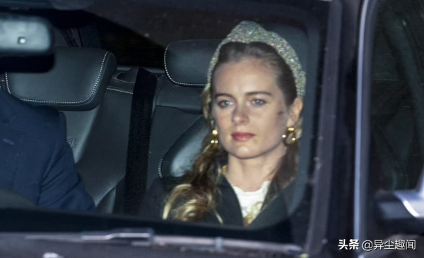 95歲的英國女王參加了她的兩個曾孫的洗禮，哈里王子前女友也來了