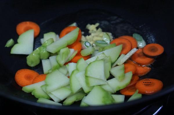 佛手瓜新吃法，給紅燒肉都不換，滋補暖身不怕冷，清甜營養