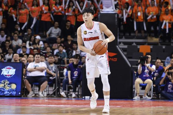 胡明軒代言某品牌惹外界爭議 廣東男籃扣發20%奪冠獎金作為懲罰