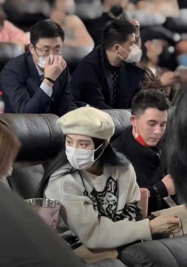 范冰冰空降弟弟首映禮!不搶風頭當路人,低調造型卻擋不住明星範 范冰冰空降弟弟首映禮!不搶風頭當路人,低調造型卻擋不住明星範