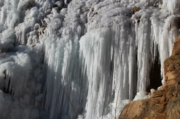 旅遊 | 快看！黃金寨出現冰掛美景