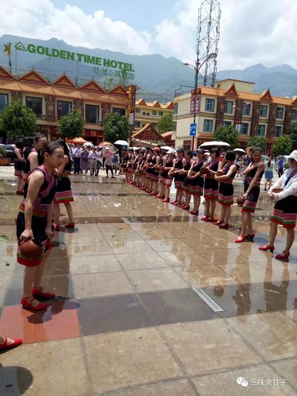 徒步上哀牢山 徒步上哀牢山