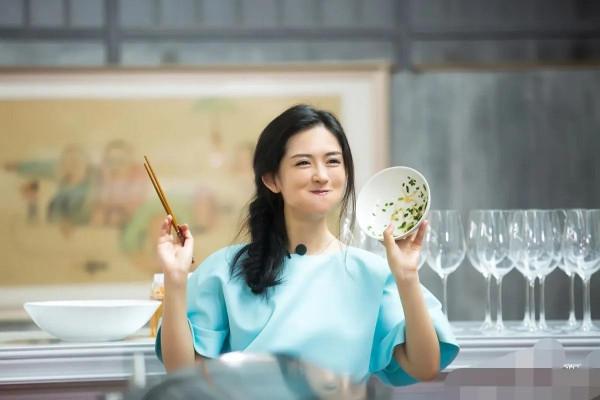 “人間喜神”謝娜，17歲北漂，被網路暴力16年，她經歷了什麼？