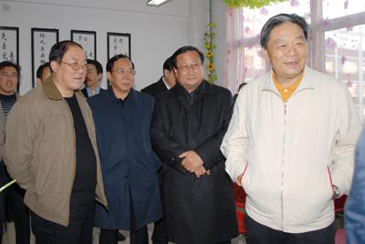 他45歲任山西副省長，57歲成為省委書記，71歲當選生產力學會會長